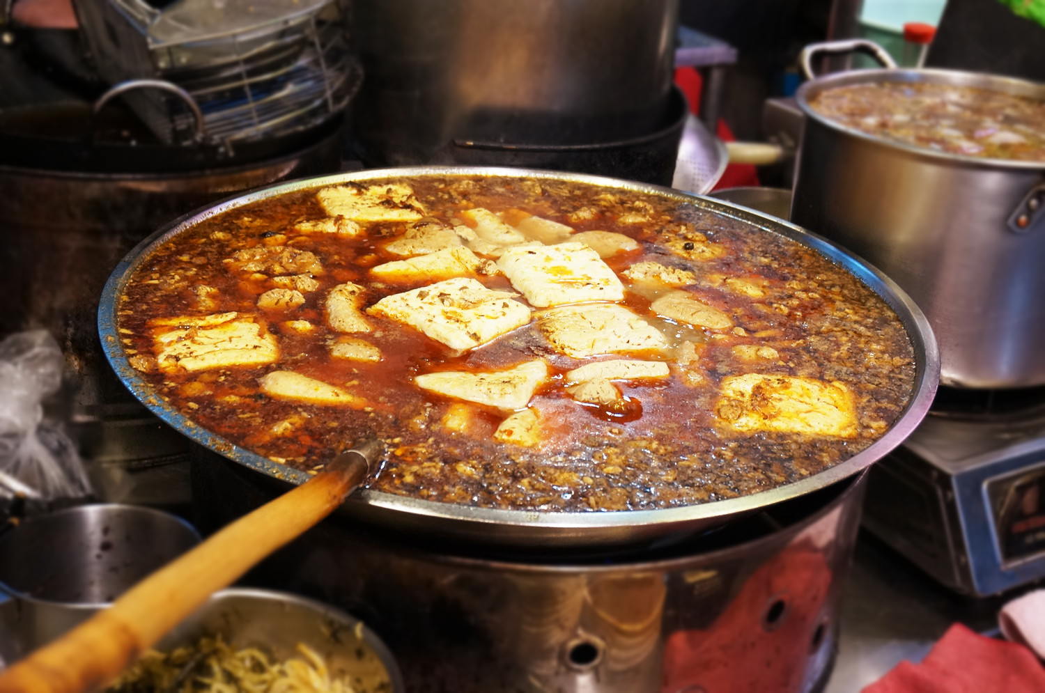 台湾「饒河街観光夜市」にて臭豆腐