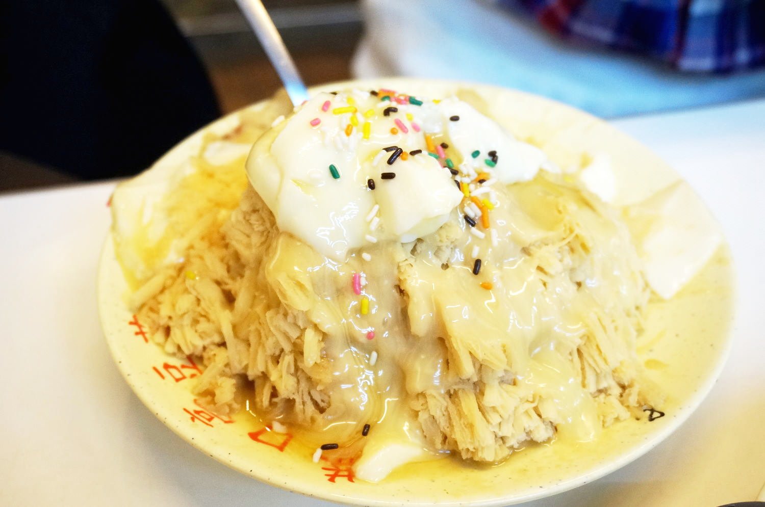 台湾「饒河街観光夜市」にてコーヒー味かき氷