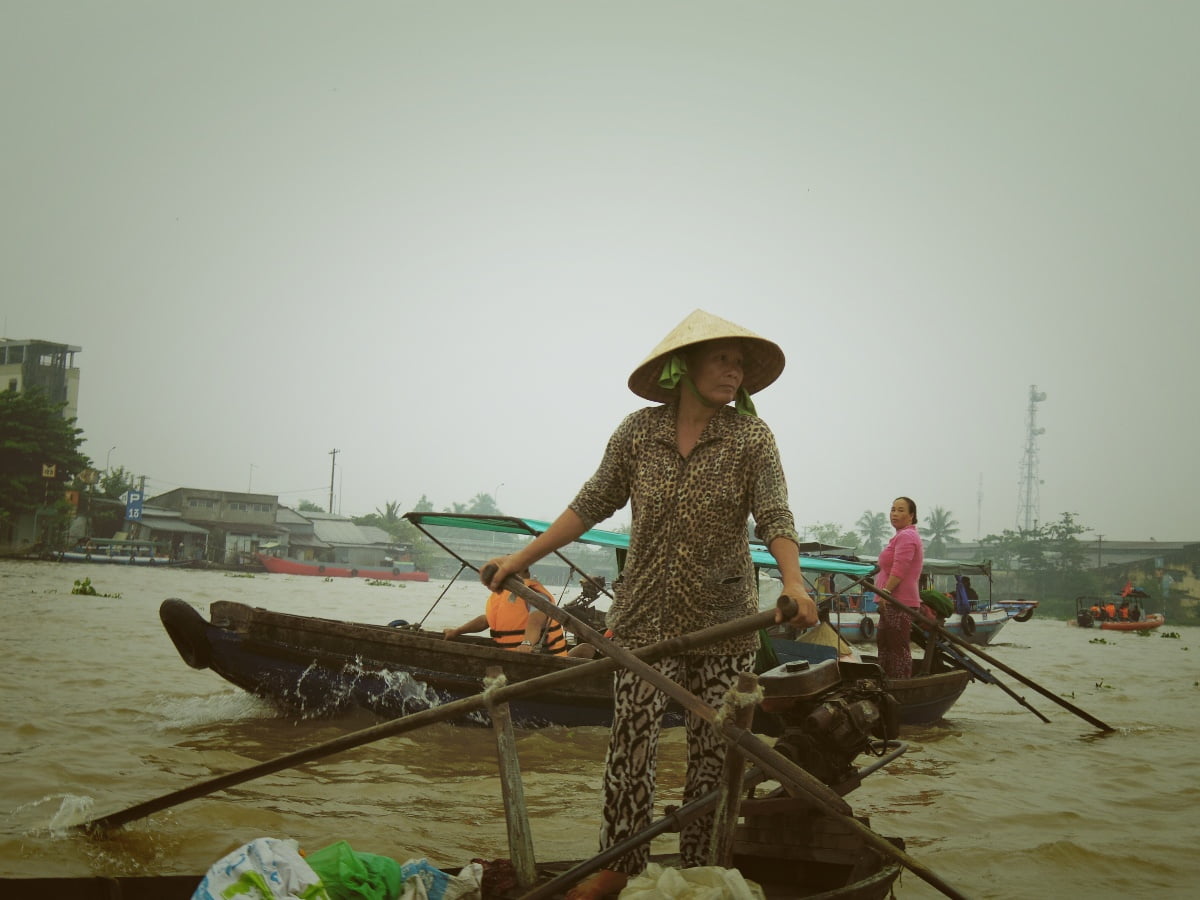 ベトナムのおばさんのほとんどはセットアップを着ている
