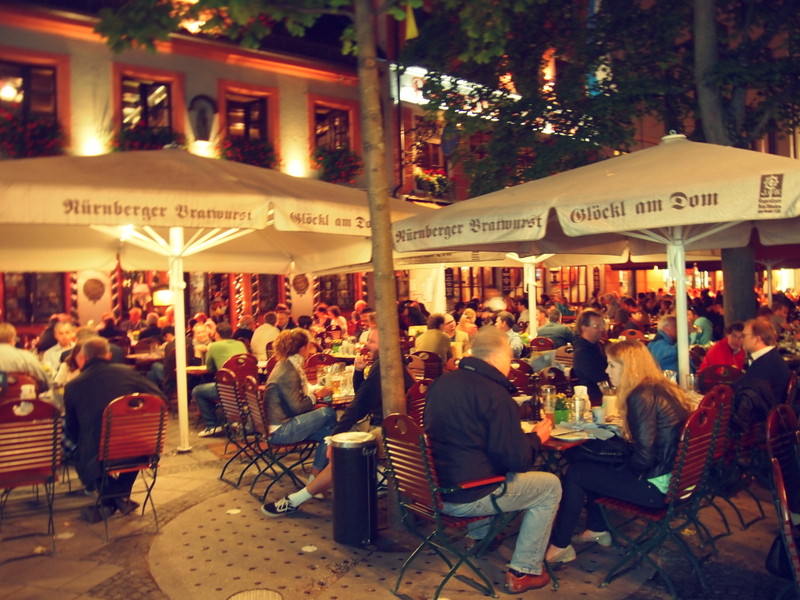 ドイツ ミュンヘンの夜は少し冷えるので少し厚着を。