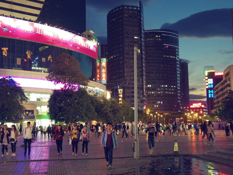 中国 昆明の気温に合った服装。